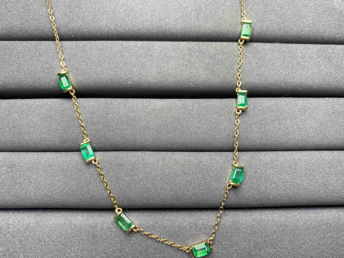 A3699 Emerald Necklace