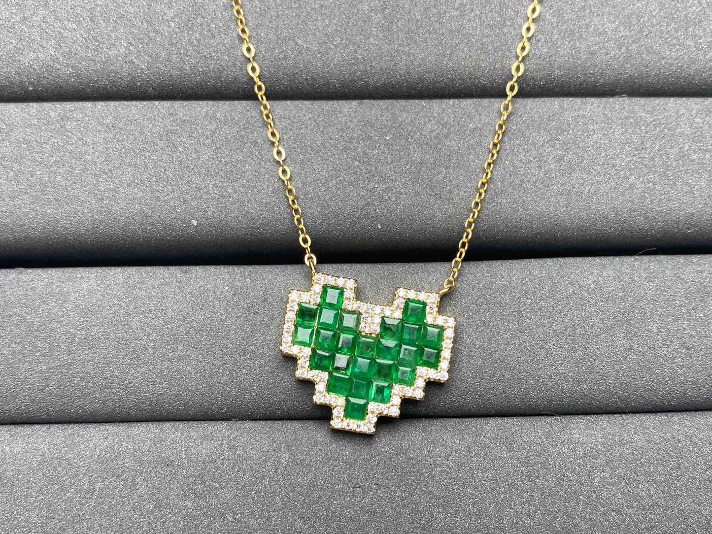 A3701 Emerald Necklace