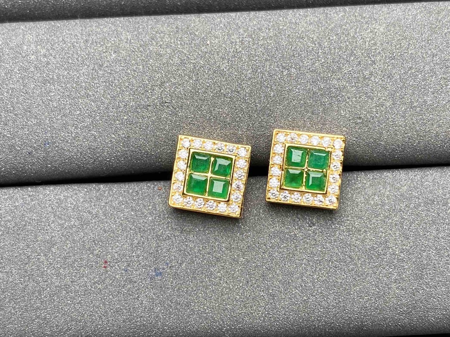 A3930 Emerald Earrings