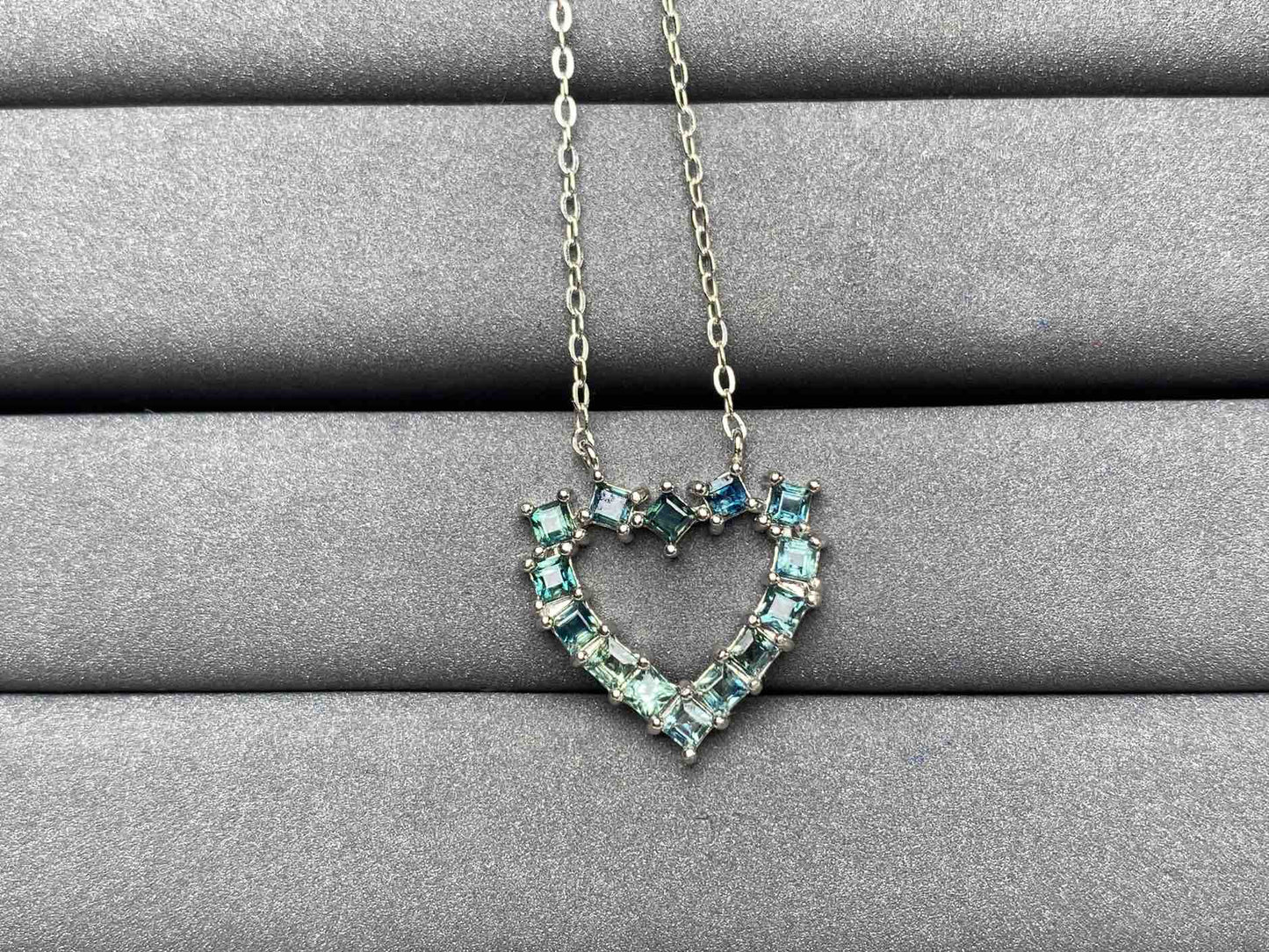 A3944 Teal Sapphire Necklace