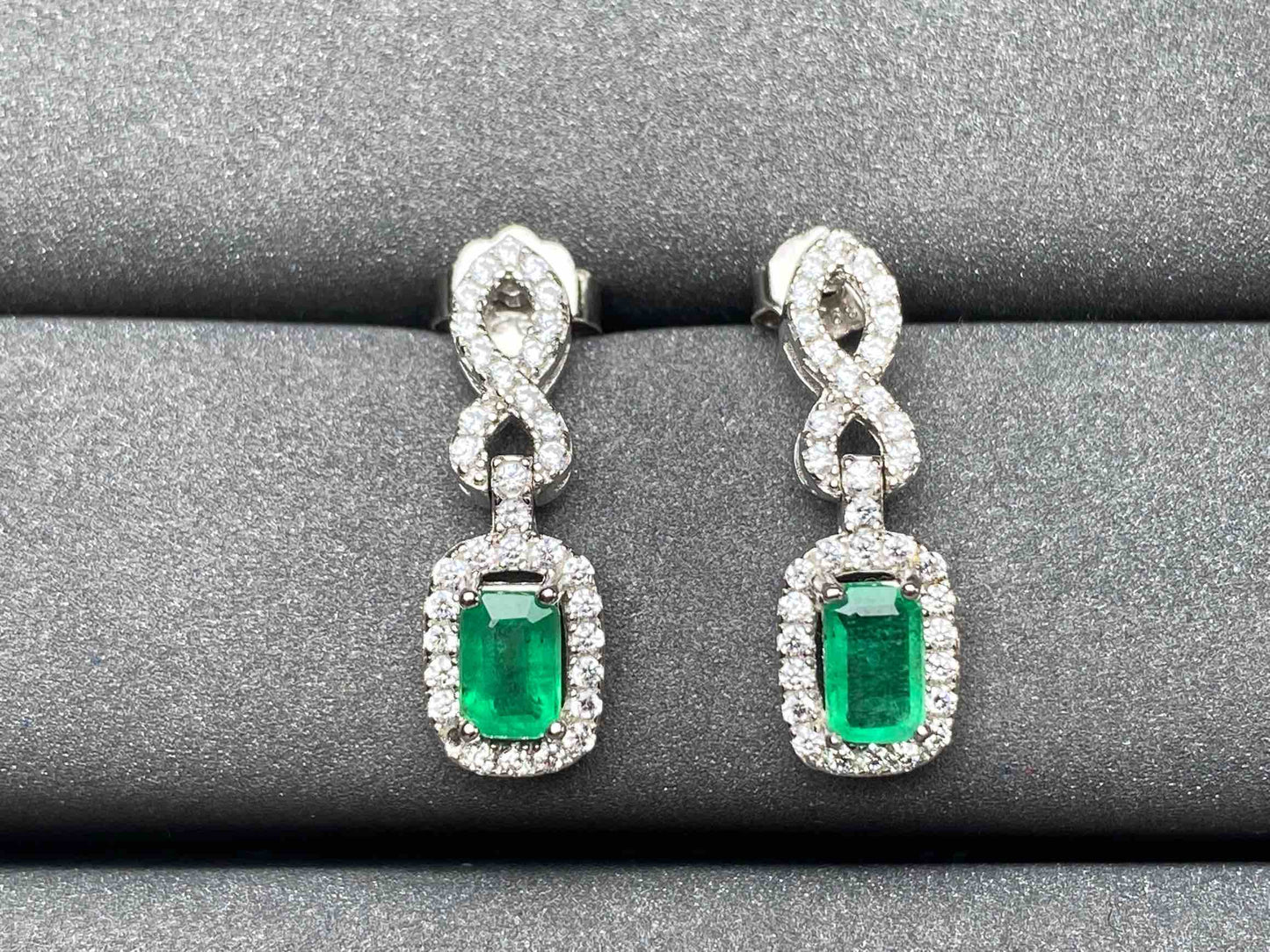 A3971 Emerald Earrings