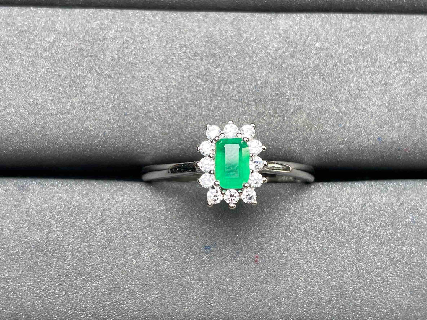 A3973 Emerald Ring