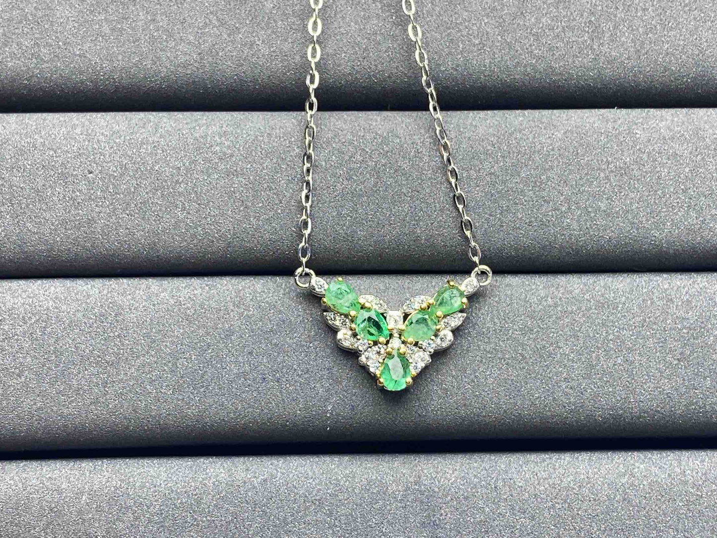 A400 Emerald Necklace