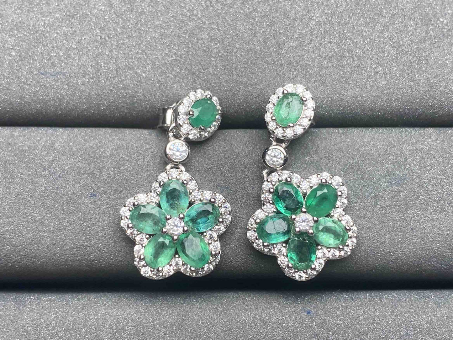A4532 Emerald Earrings