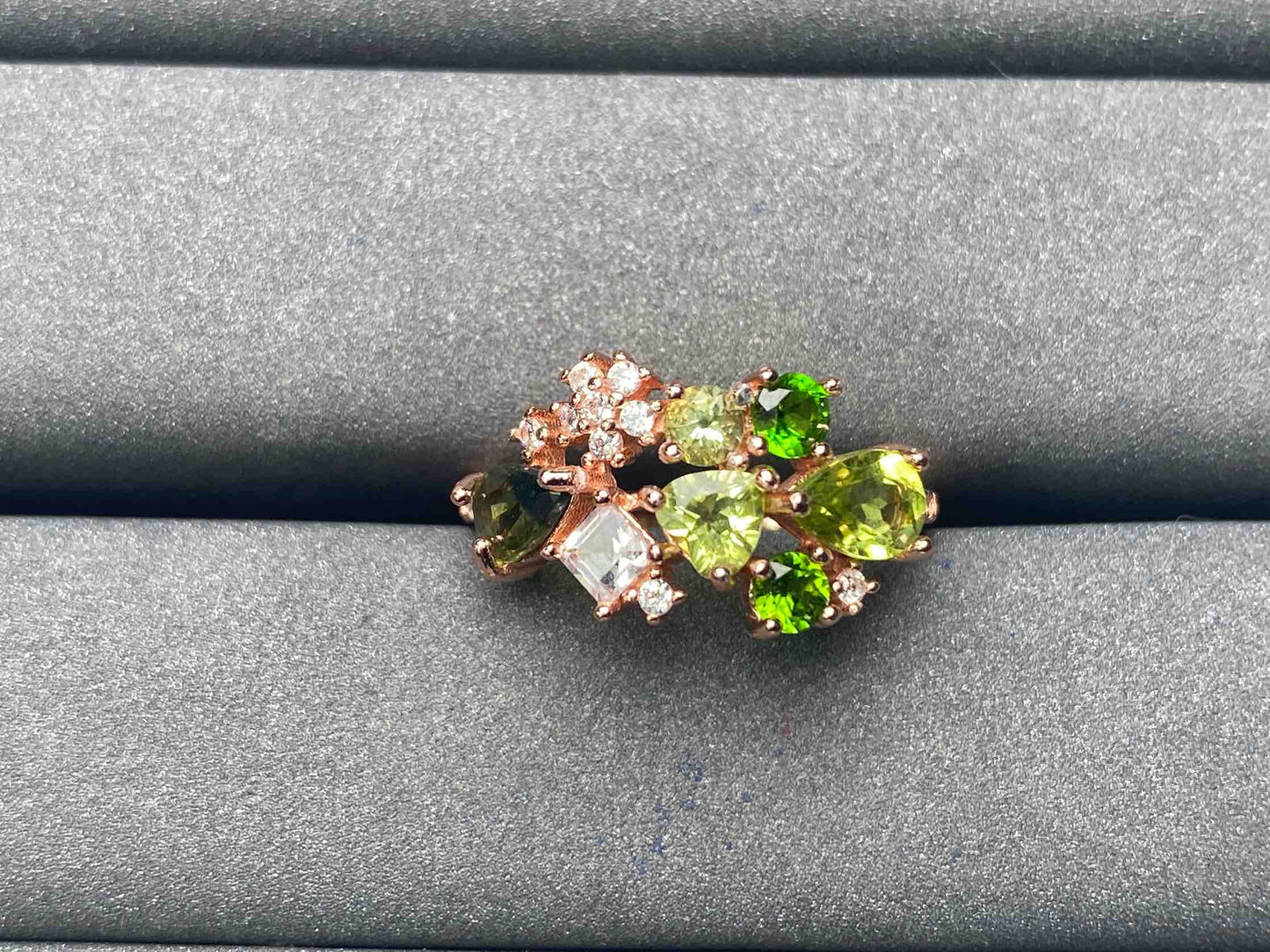 A4739 Peridot Ring
