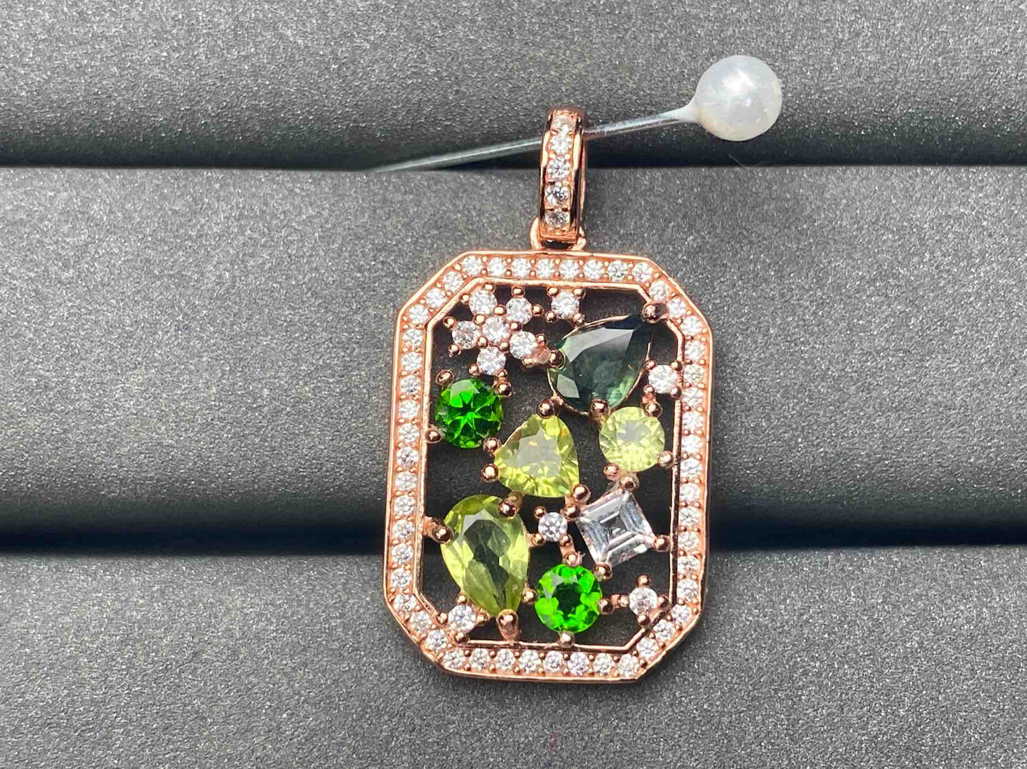 A4740 Peridot Pendant