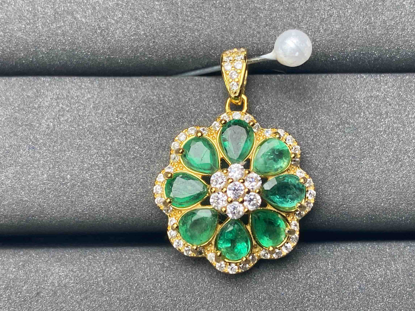 A4741 Emerald Pendant