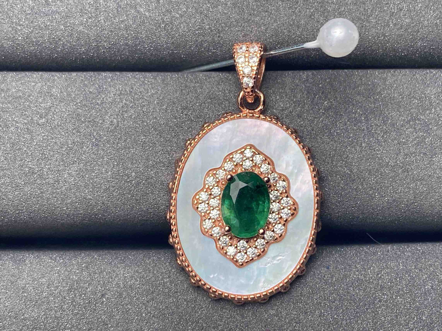 A4745 Emerald Pendant
