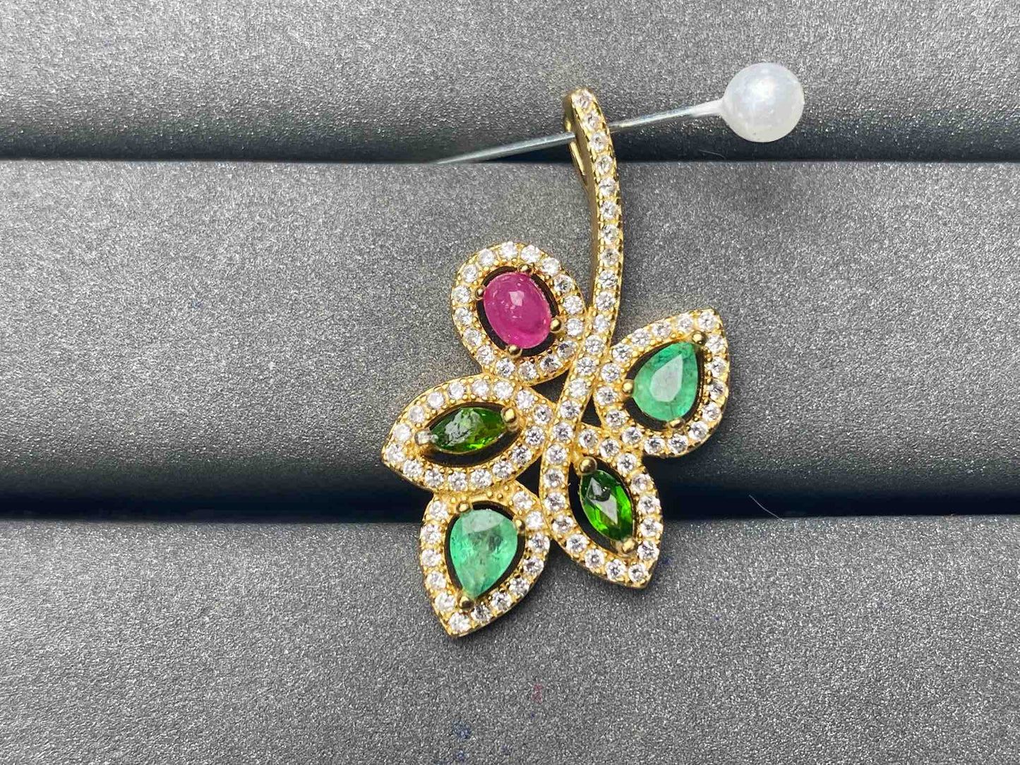 A4749 Emerald Pendant