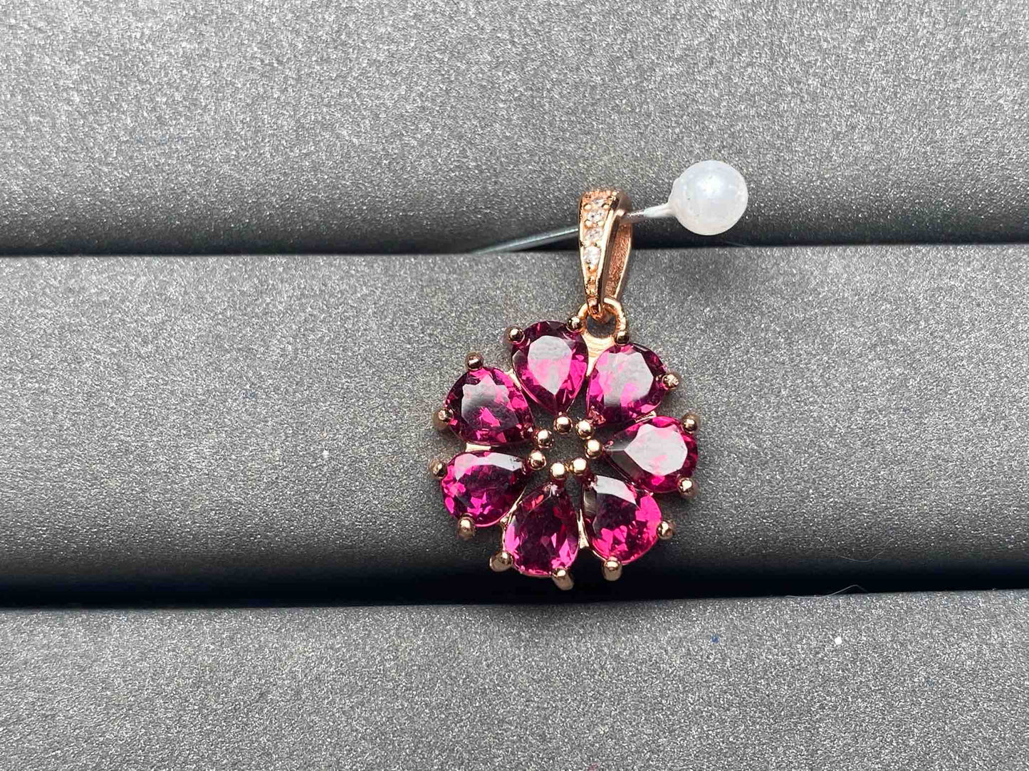 A4759 Garnet Pendant