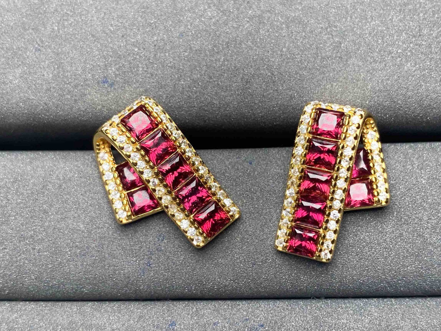 A5051 Garnet Earrings