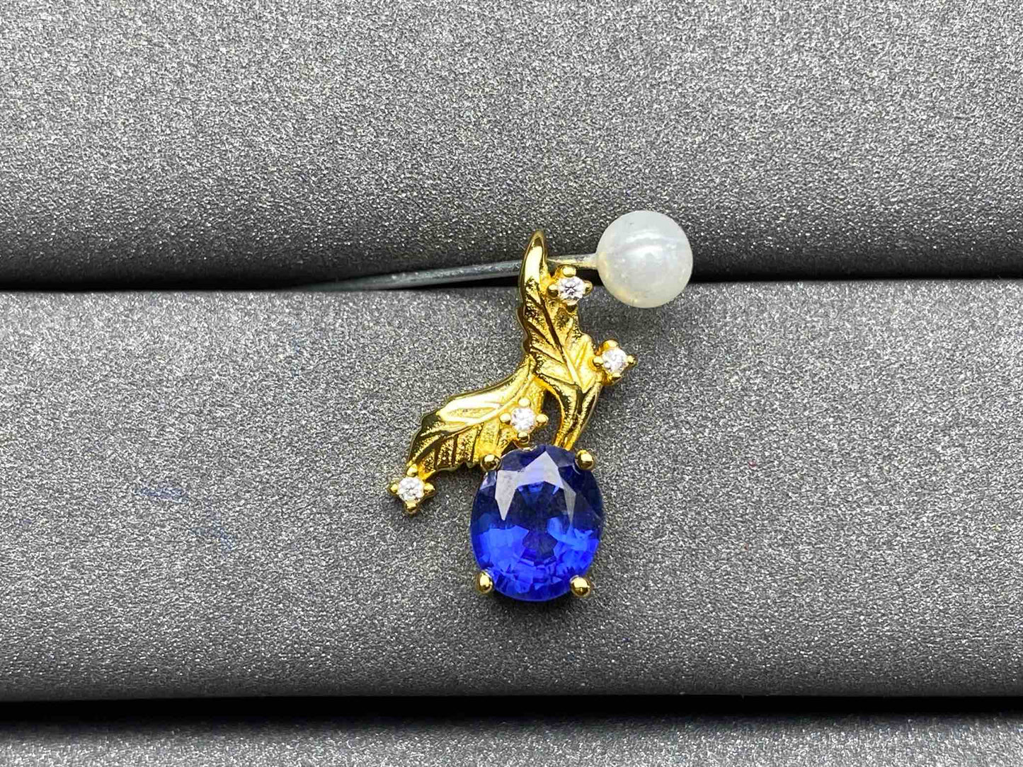 A543 Blue Sapphire Pendant
