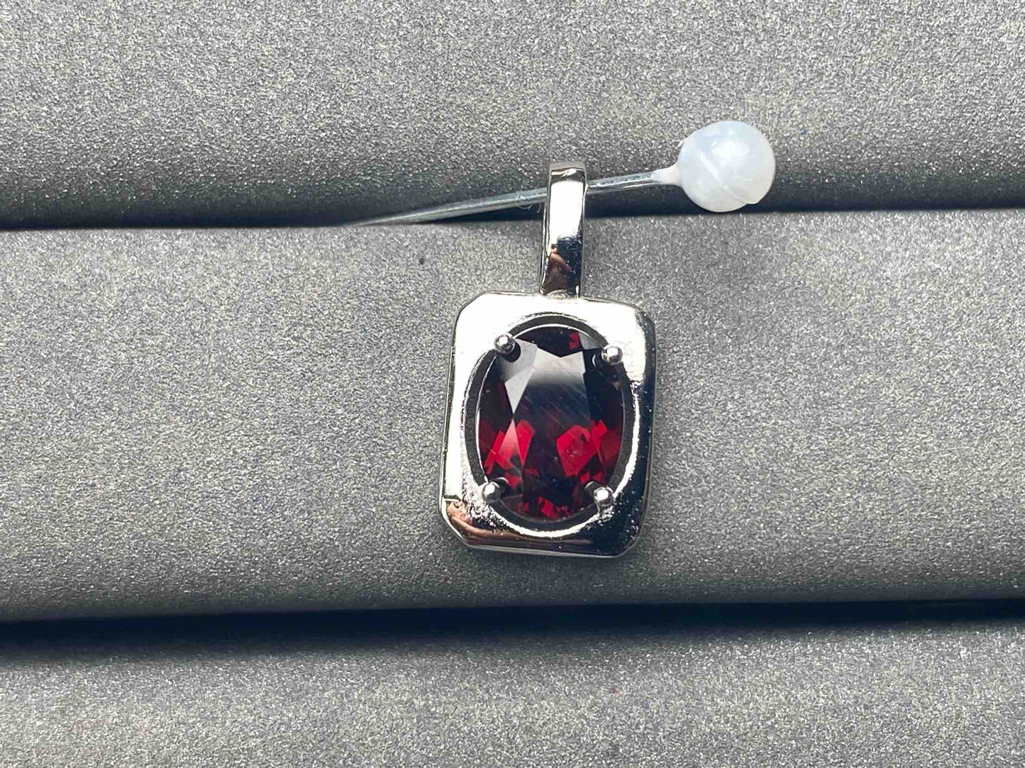 A5554 Garnet Pendant