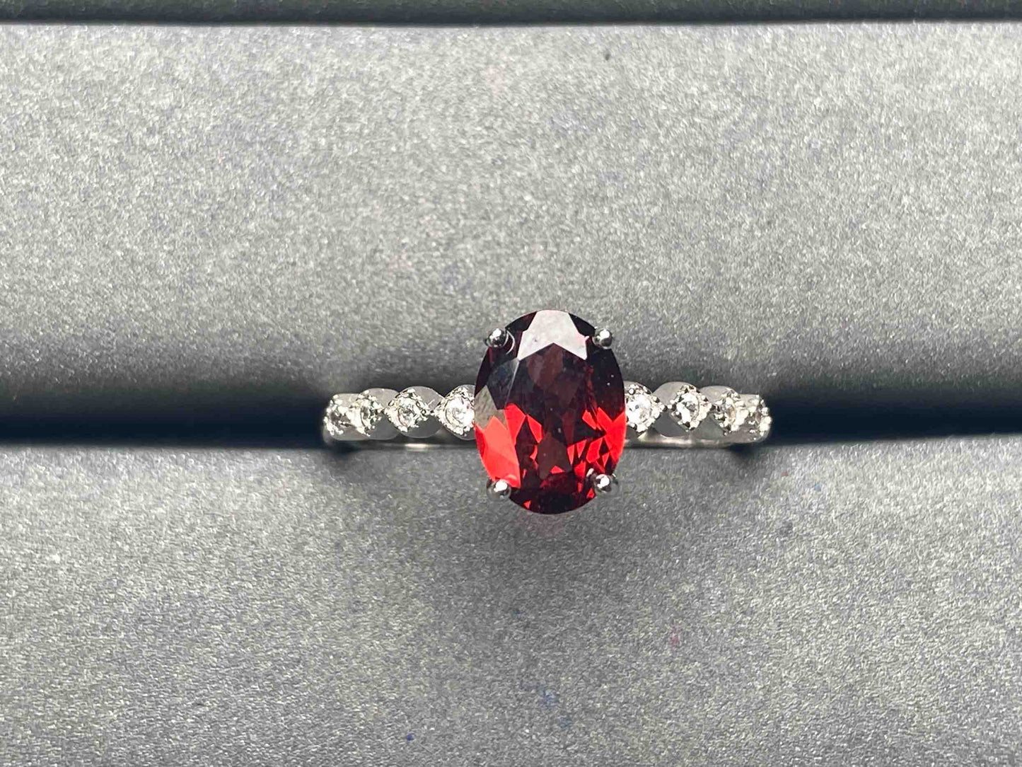 A5556 Garnet Ring