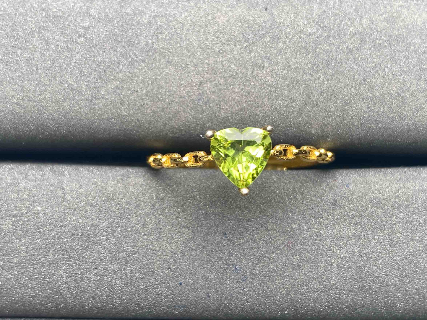 A5559 Peridot Ring