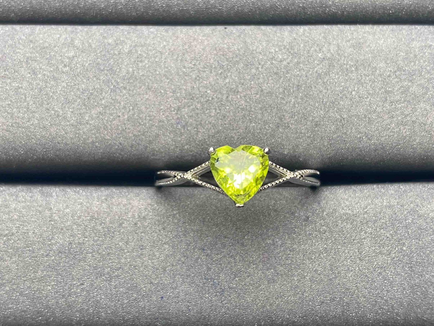 A5563 Peridot Ring