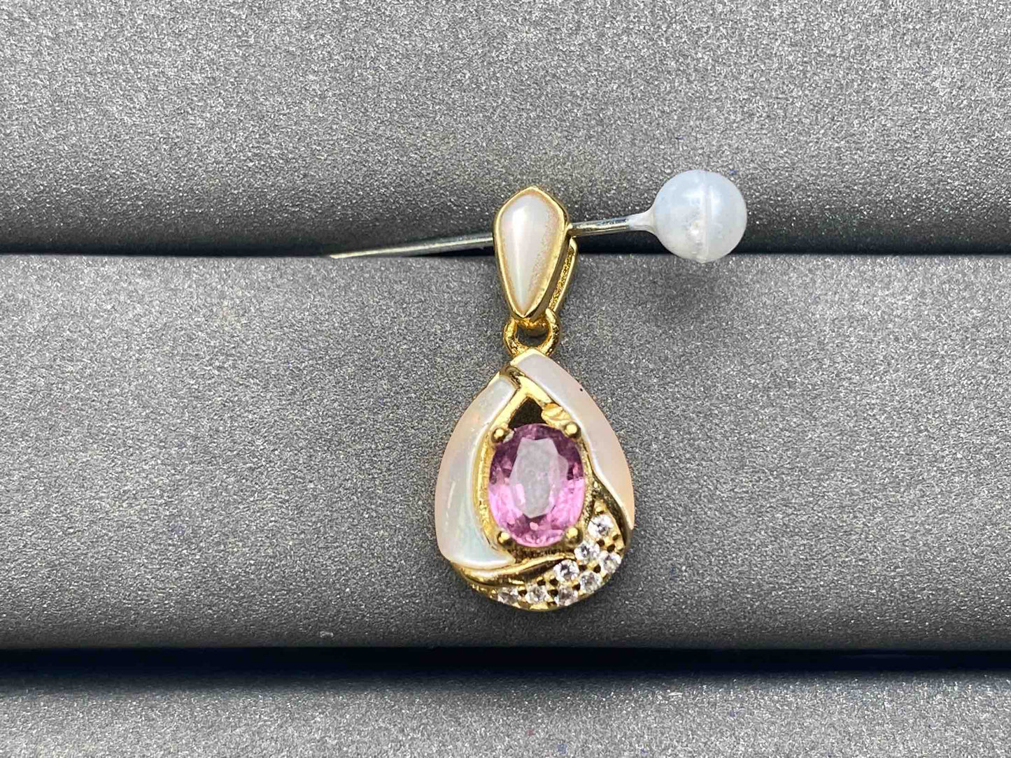 A5640 Pink Sapphire Pendant