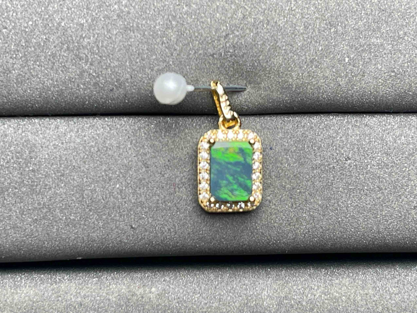 A5649 Opal Pendant
