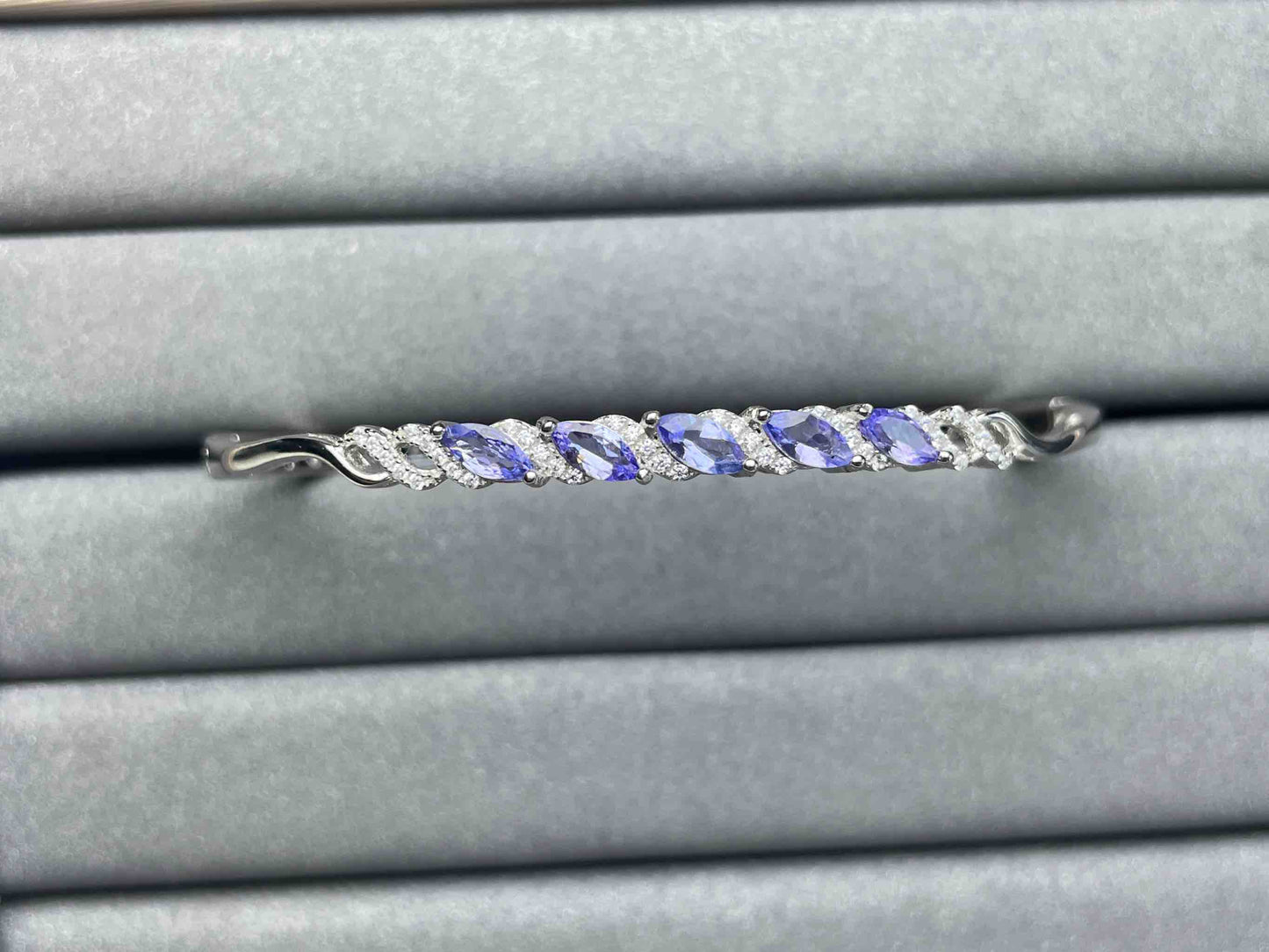 A570 Tanzanite Bangle