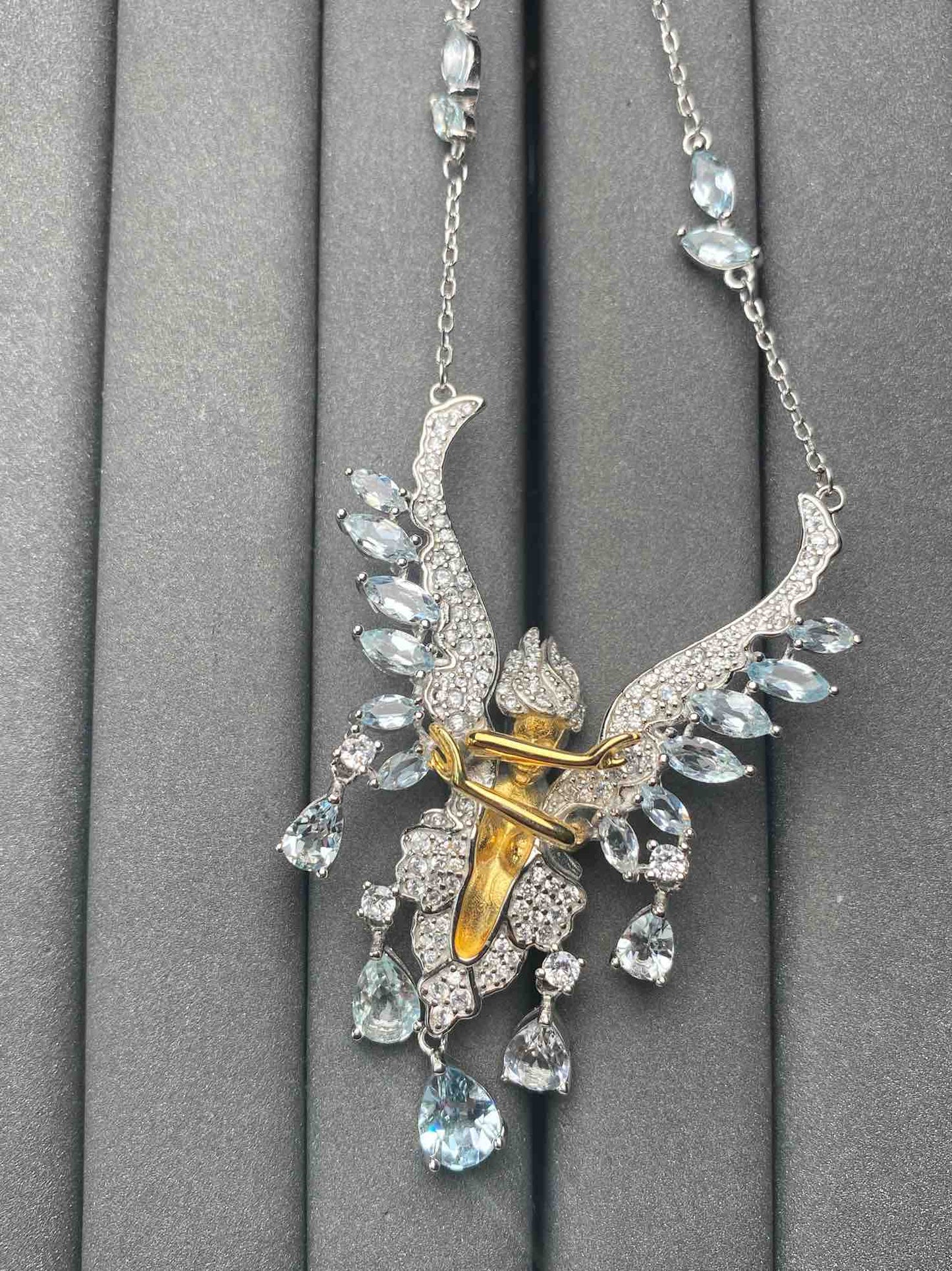 A5729 Aquamarine brooch