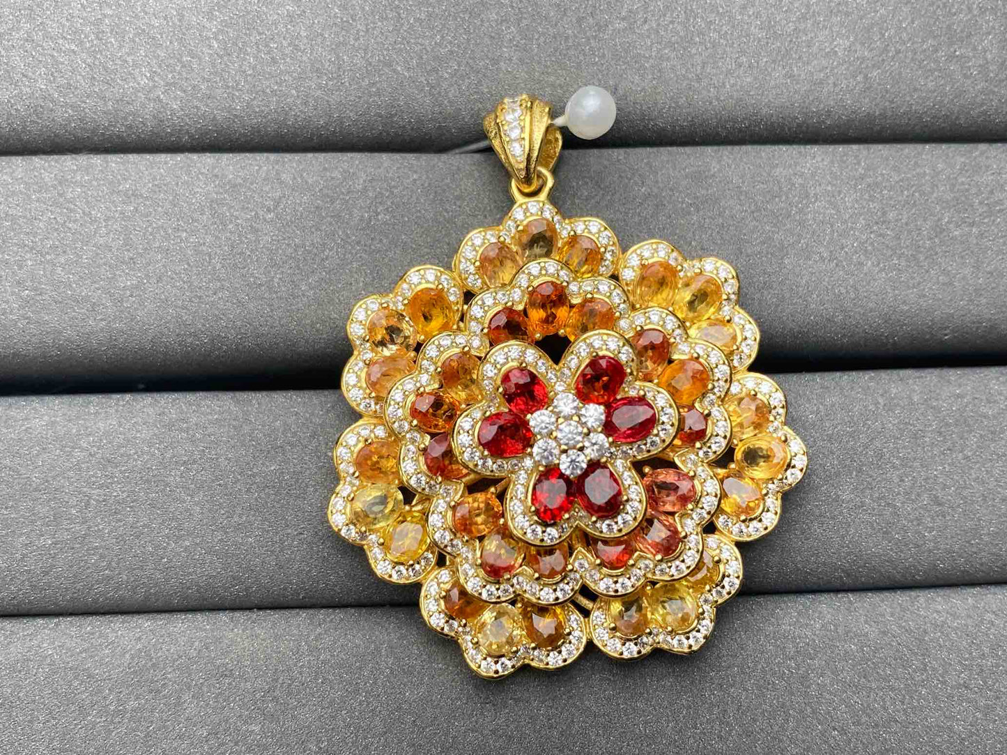 A6075 Colorful Sapphire Pendant