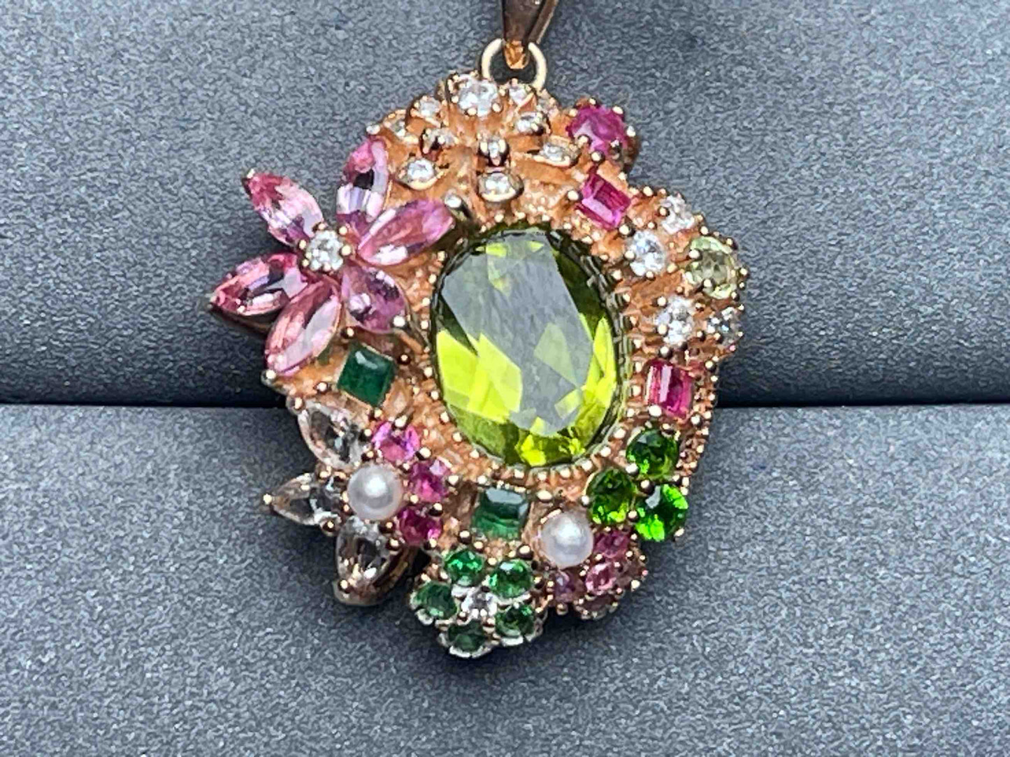 A6116 Peridot Pendant