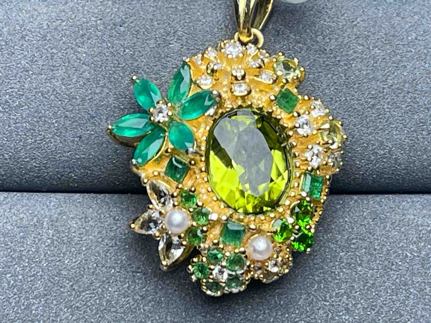 A6117 Peridot Pendant