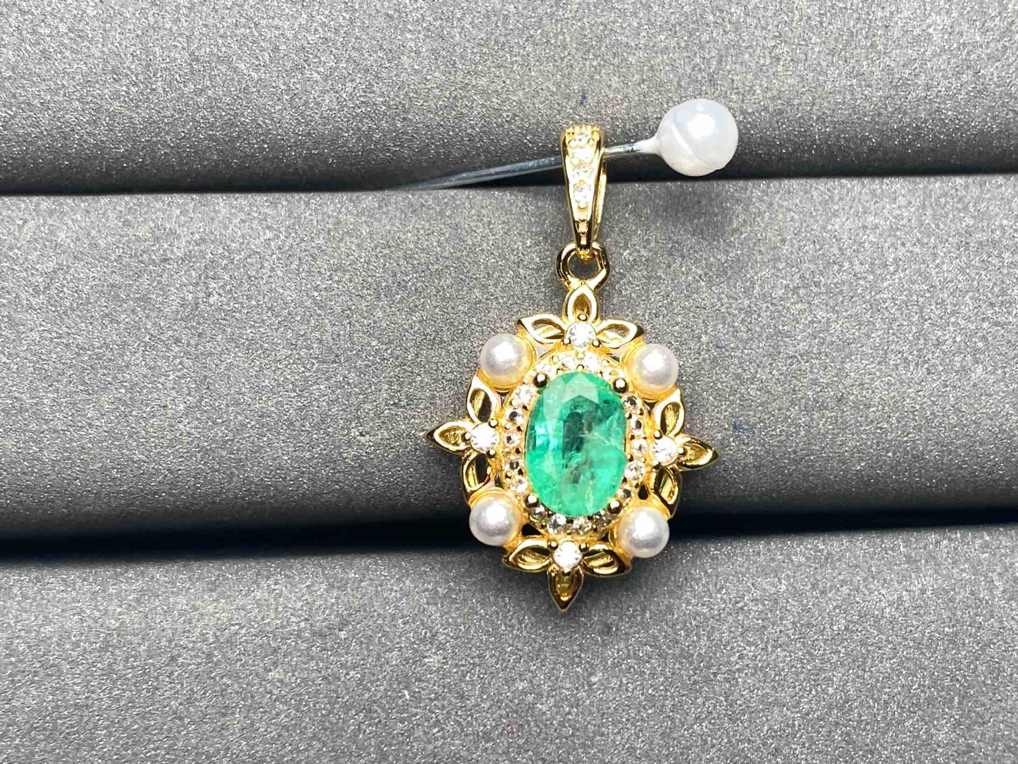 A6150 Emerald Pendant
