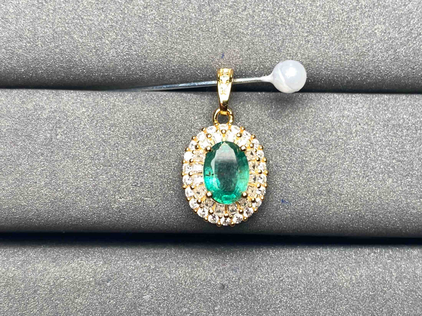A6189 Emerald Pendant