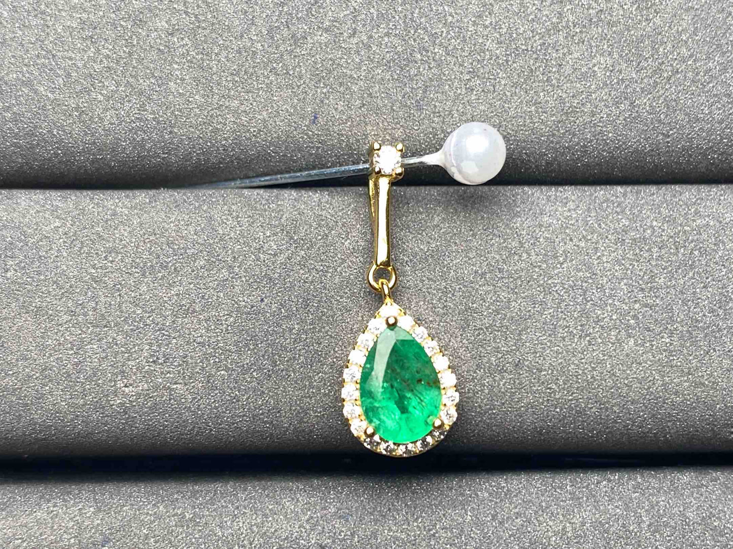A6192 Emerald Pendant