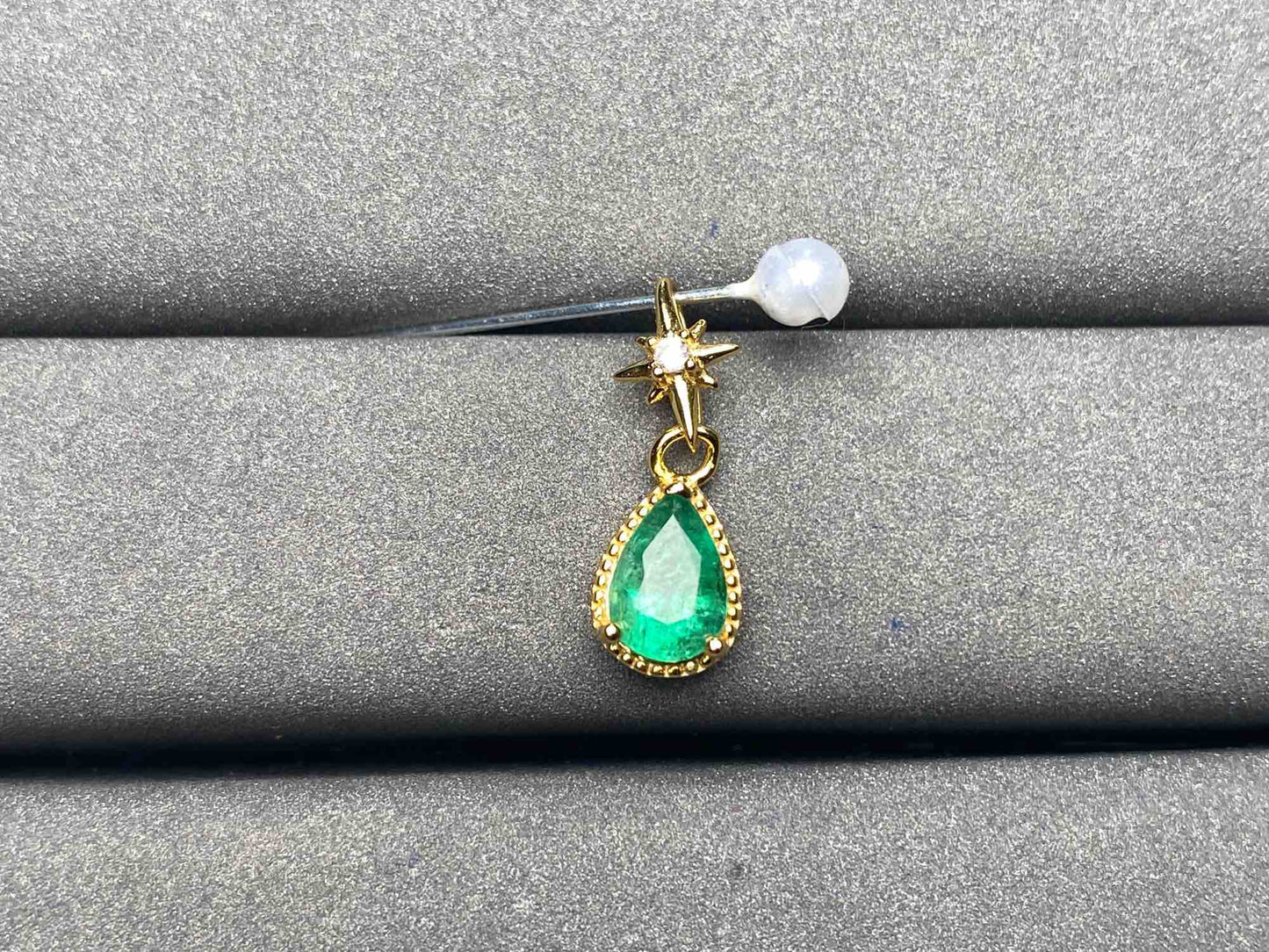 A6196 Emerald Pendant