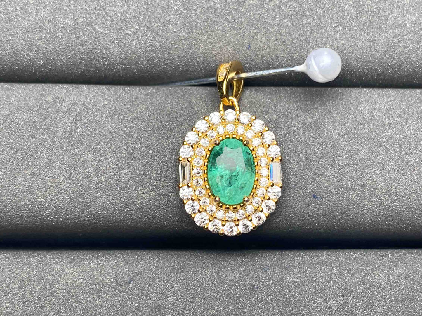 A6198 Emerald Pendant