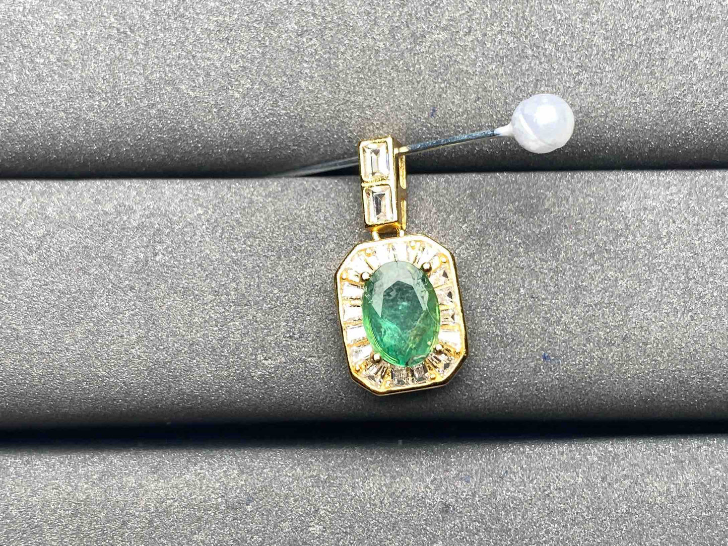 A6206 Emerald Pendant