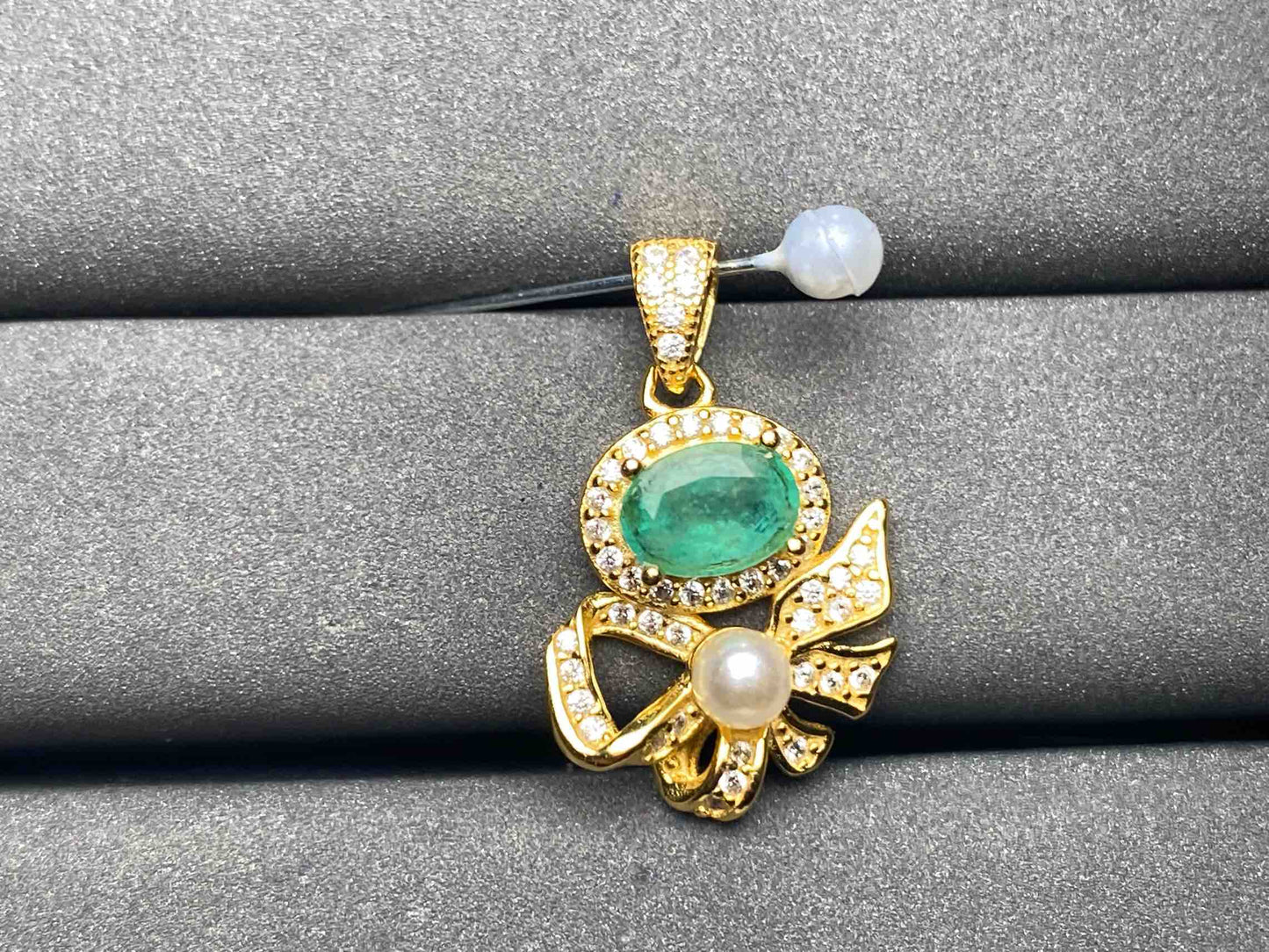A6207 Emerald Pendant
