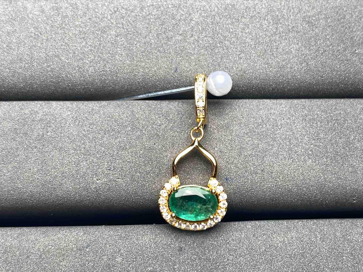 A6209 Emerald Pendant