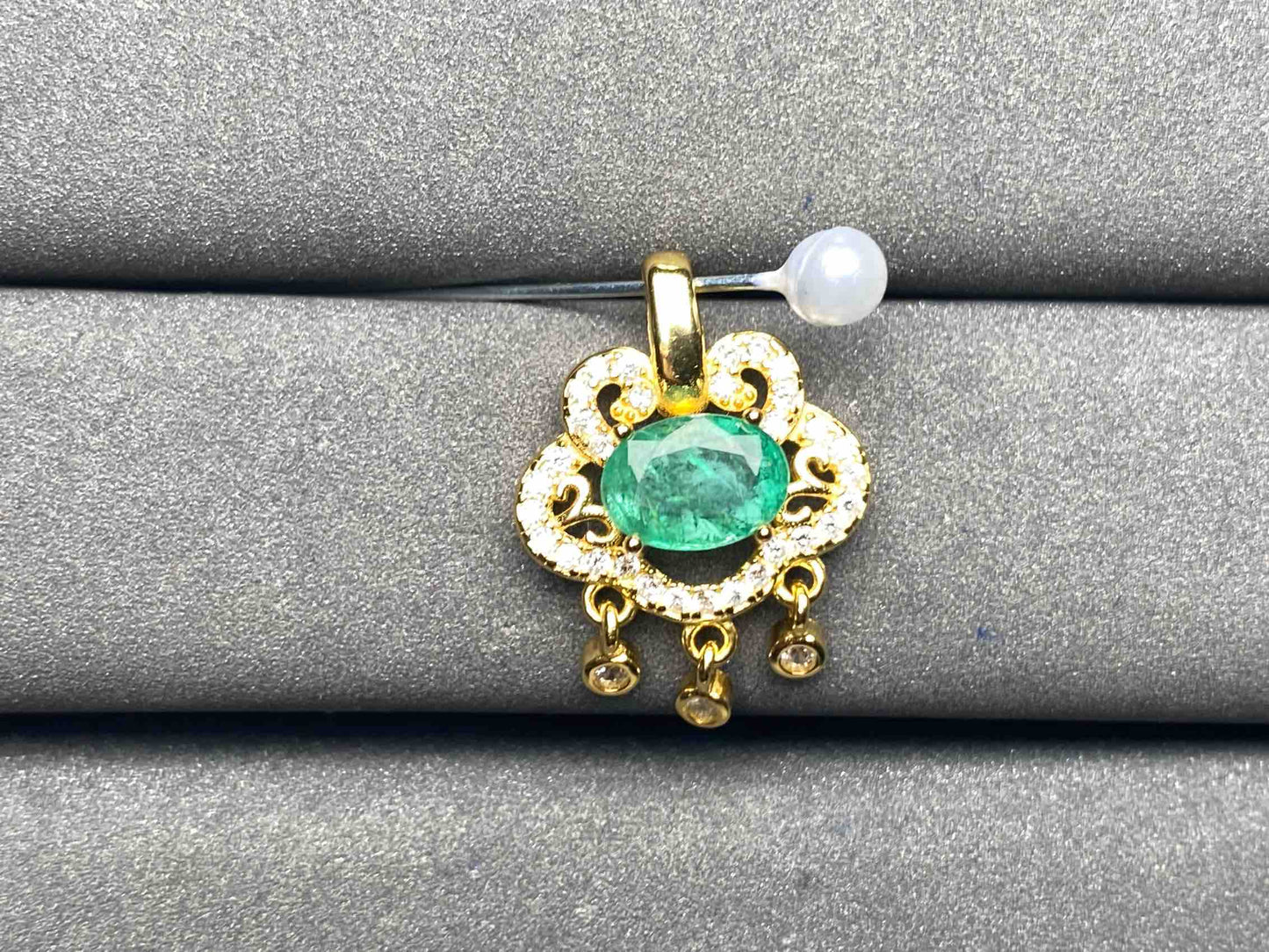 A6213 Emerald Pendant