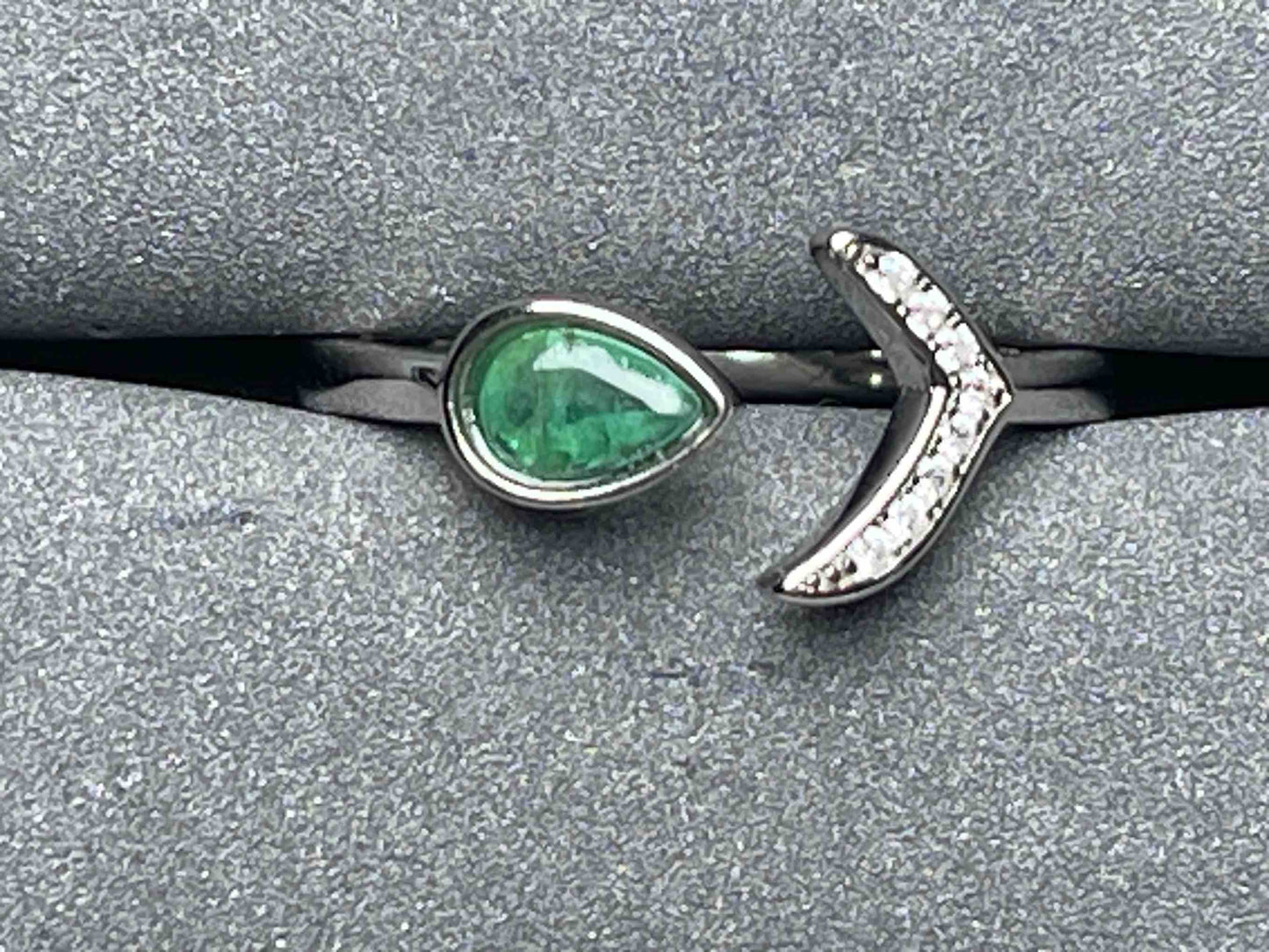 A6462 Emerald Ring