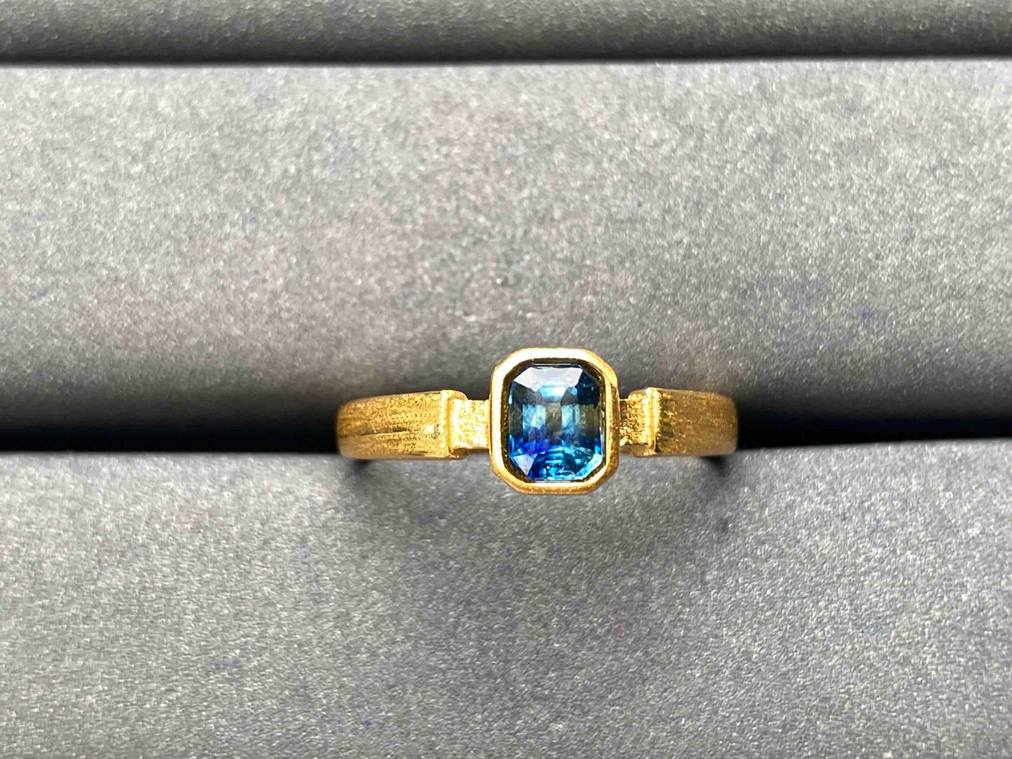A6553 Teal Sapphire Ring