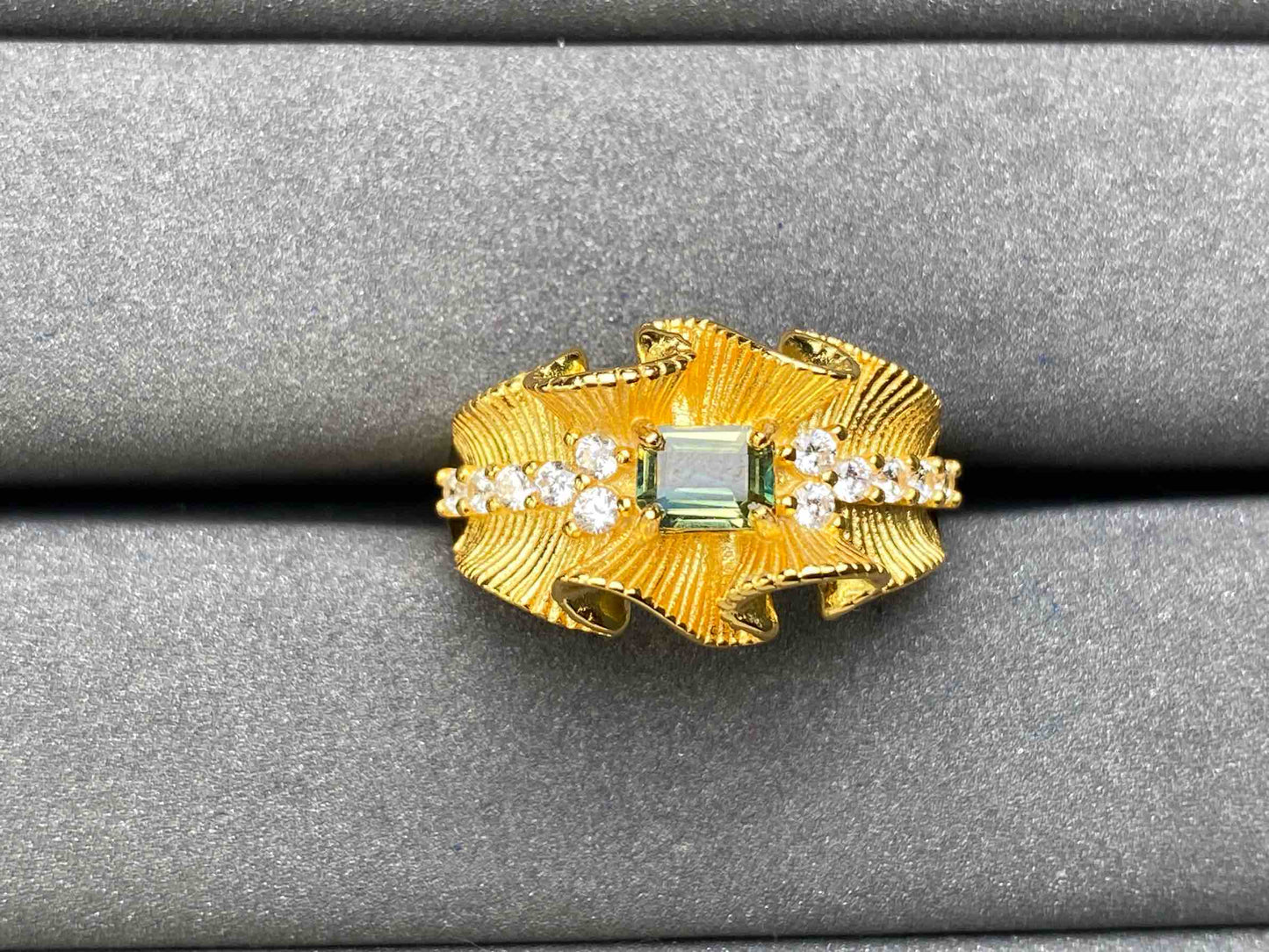 A6585 Teal Sapphire Ring