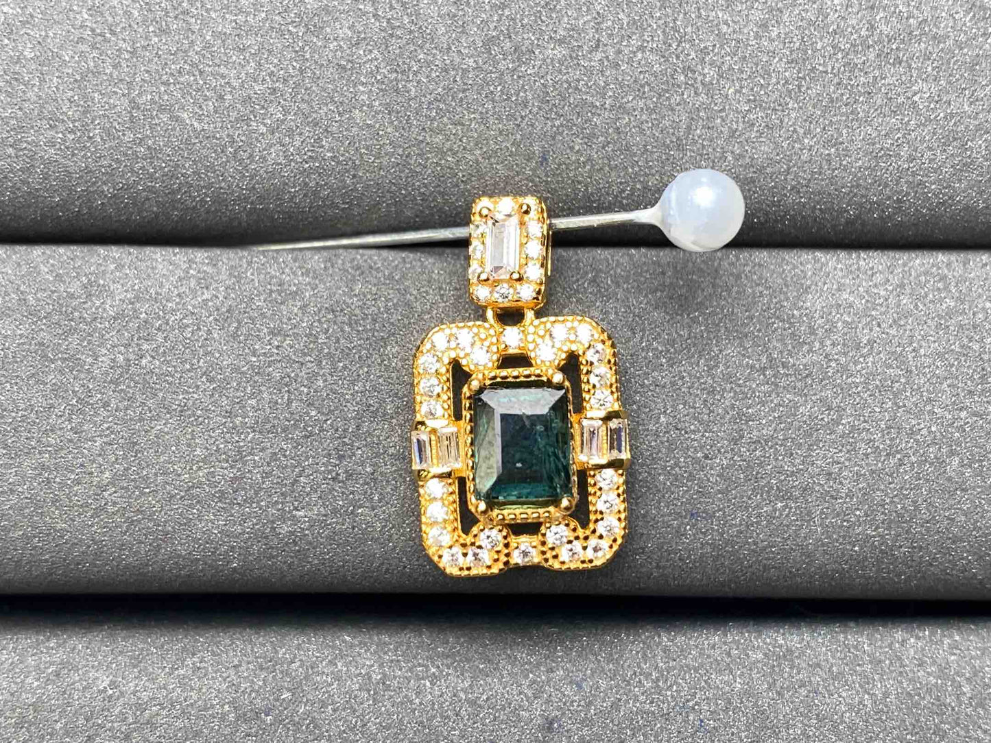 A6624 Spinel Pendant