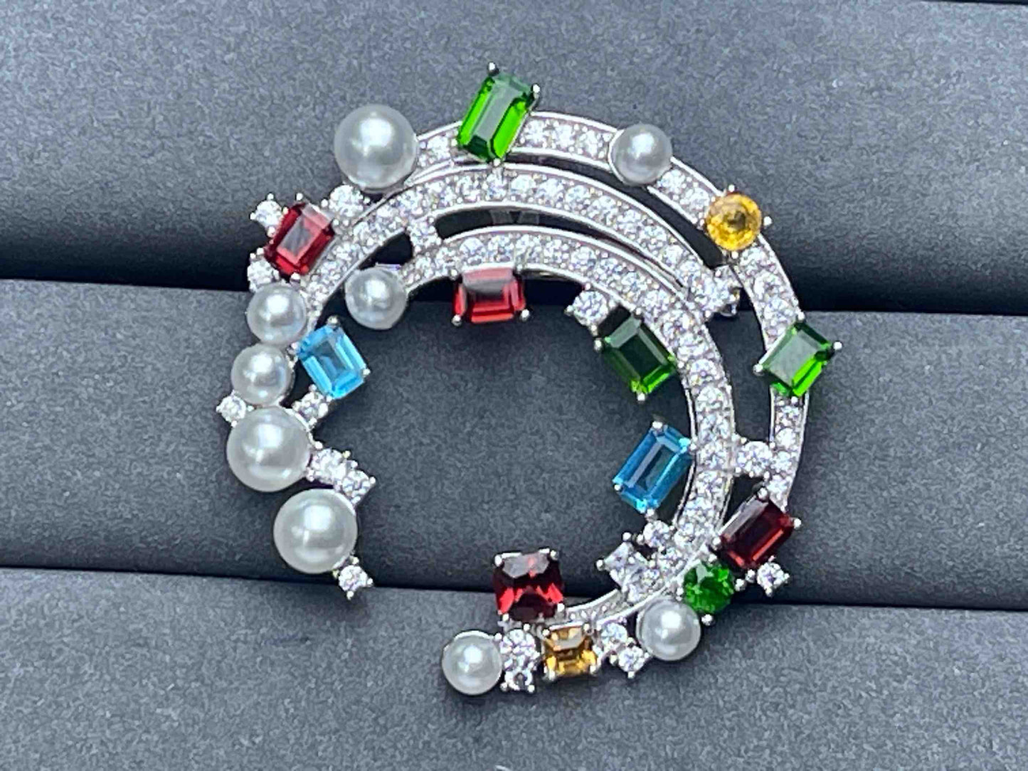 A6761 Diopside brooch