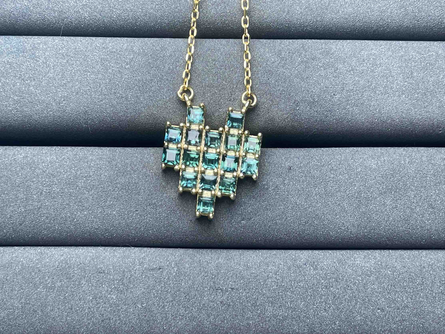 A6805 Teal Sapphire Necklace