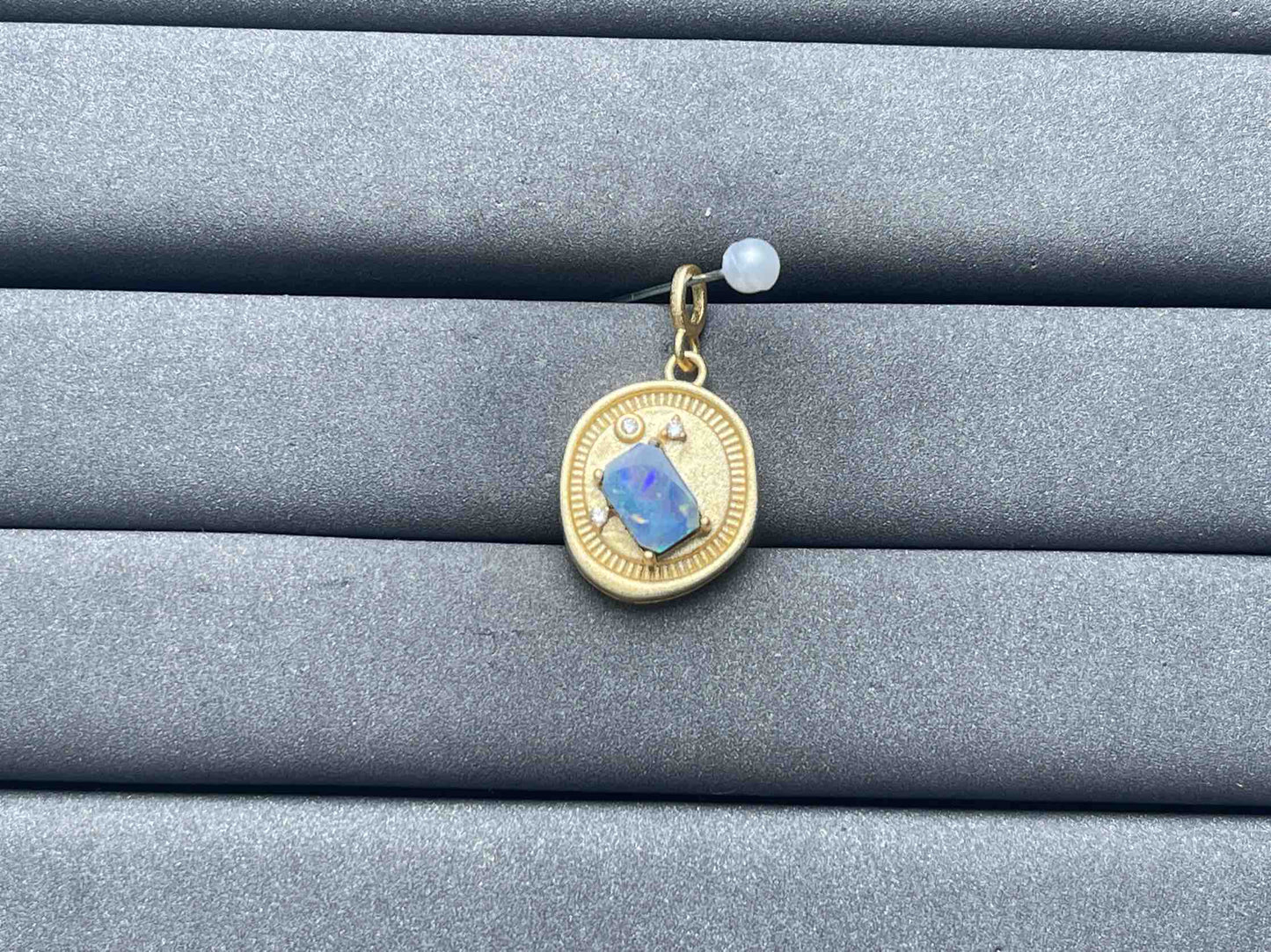 A6814 Opal Pendant