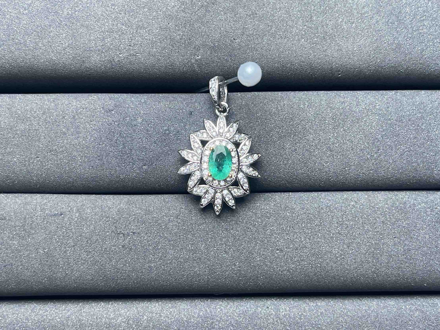 A6829 Emerald Pendant