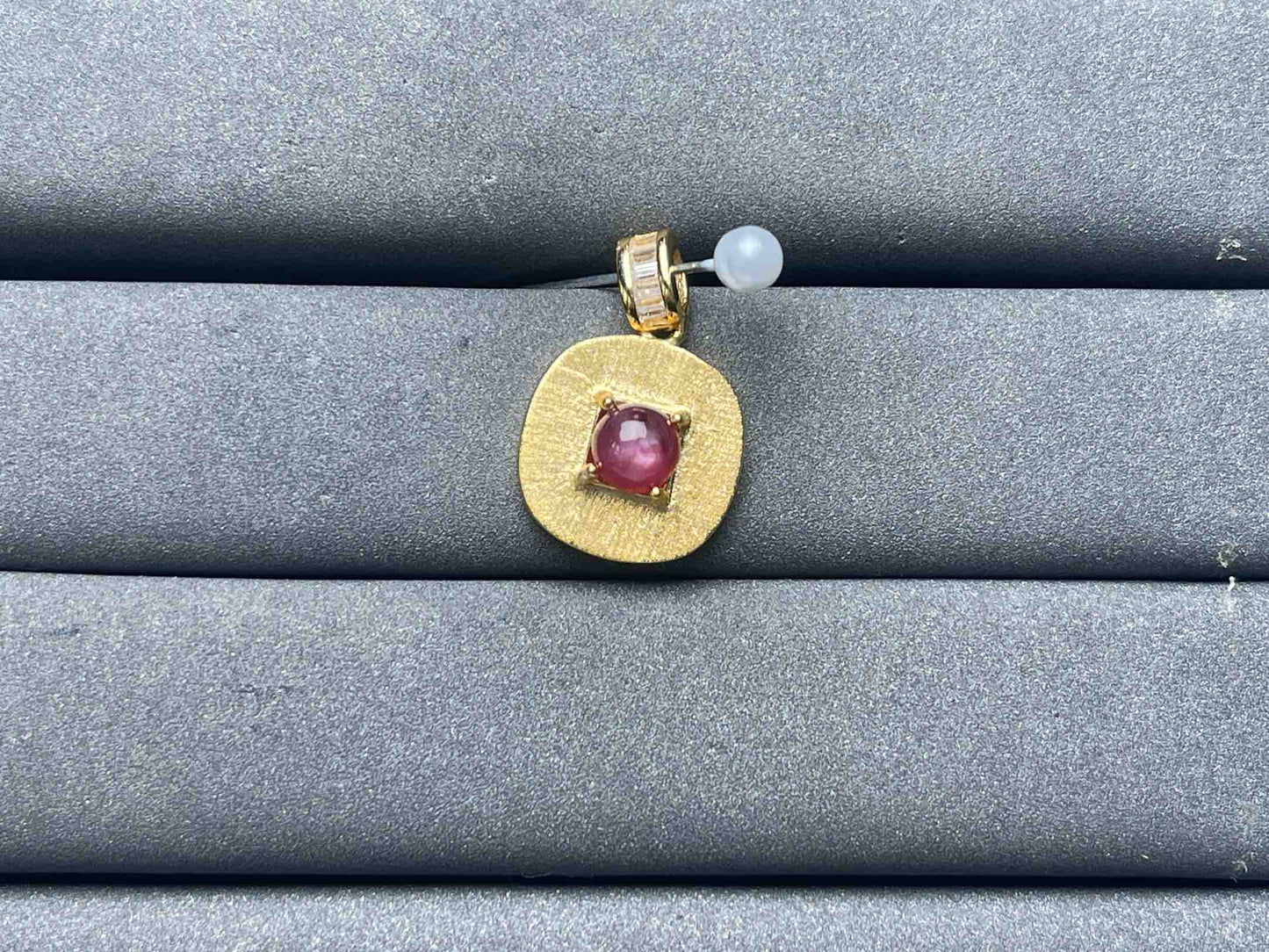 A6830 Sapphire Pendant