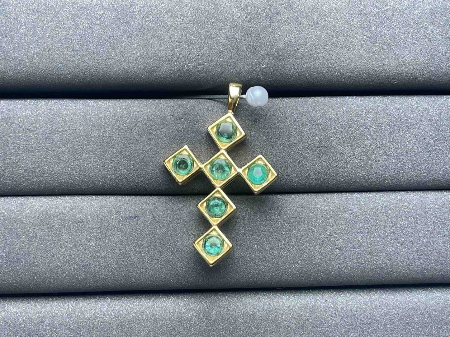 A6832 Emerald Pendant