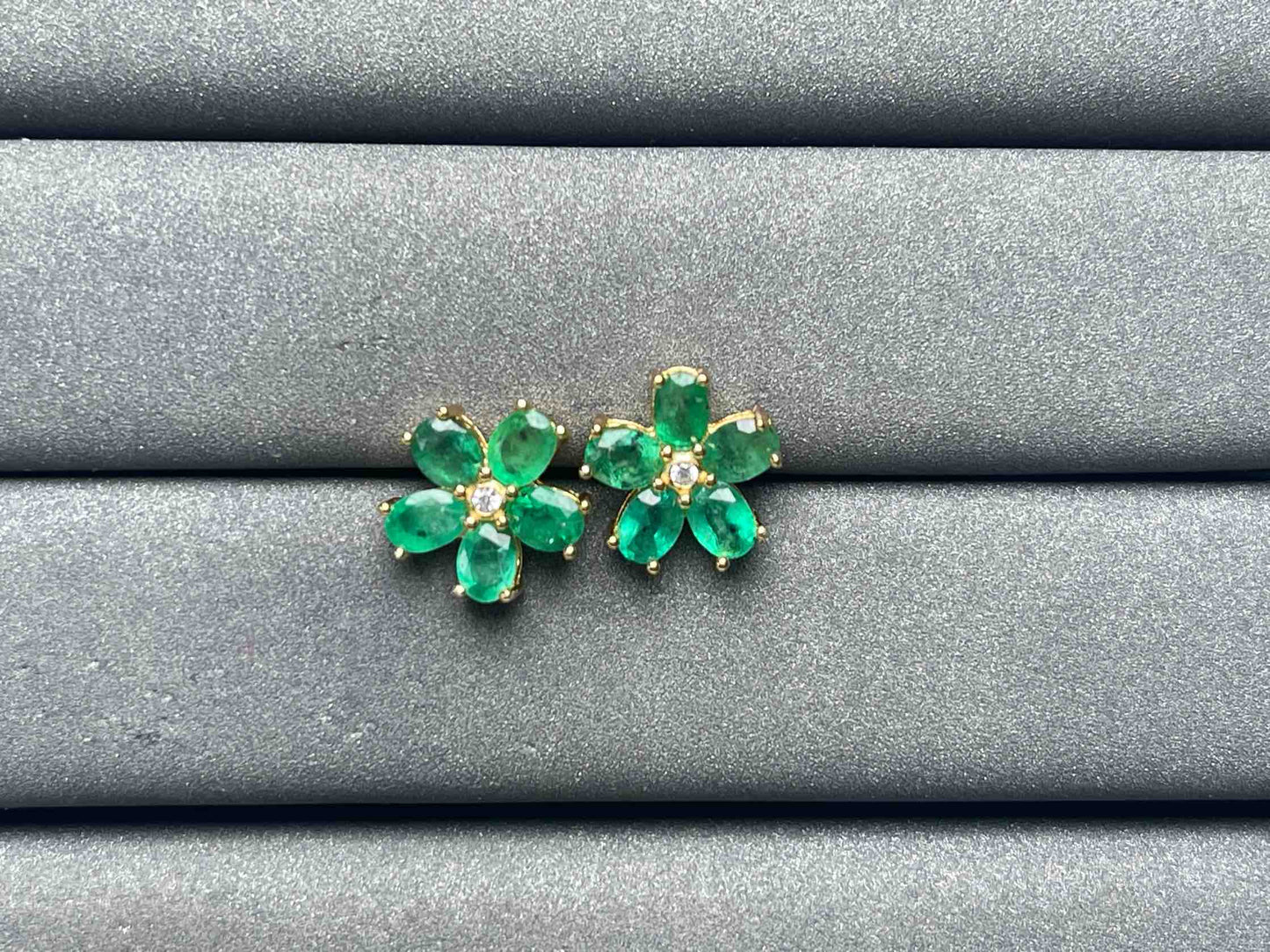 A7007 Emerald Earrings
