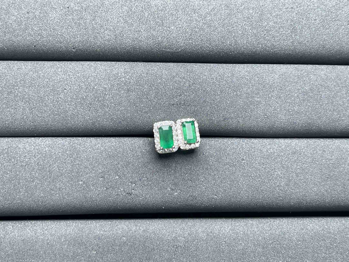 A7147 Emerald Earrings