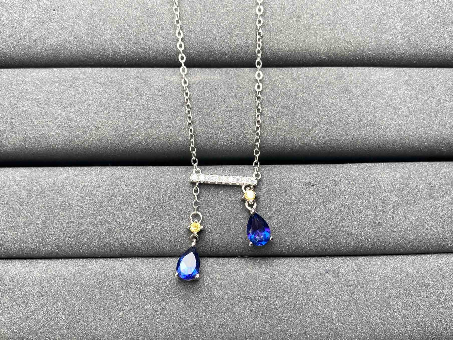A7220 Topaz Necklace