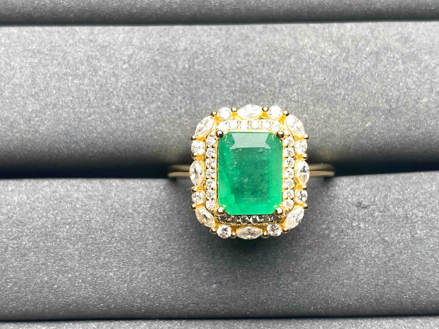A7328 Emerald Ring